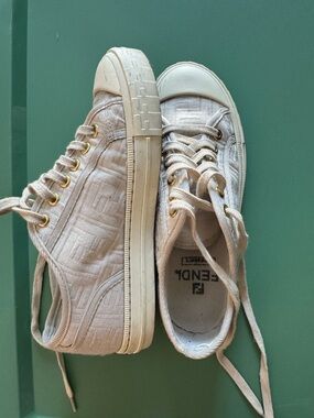 Women's Beige Low-Top Sneakers
